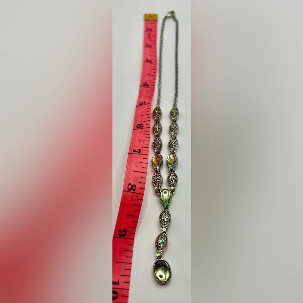 Vintage Avon Silver Tone and Green Stone Necklace - Picture 5 of 6